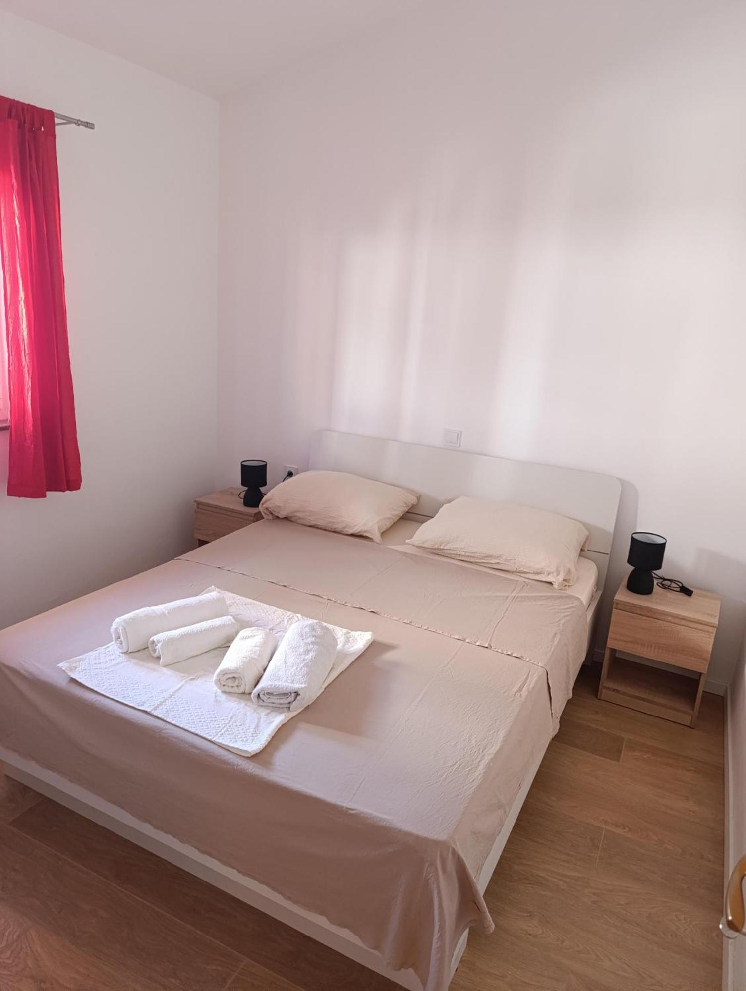 Apartmani Peko Паг Екстериор снимка