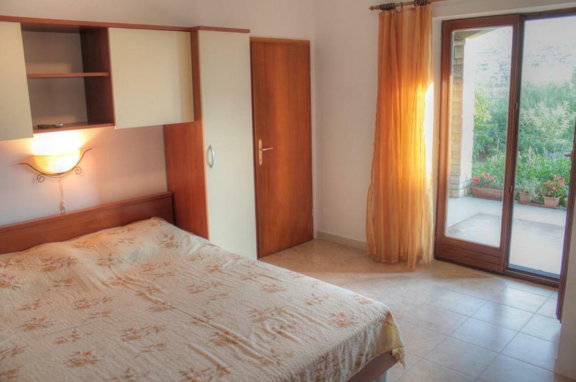 Apartmani Peko Паг Екстериор снимка