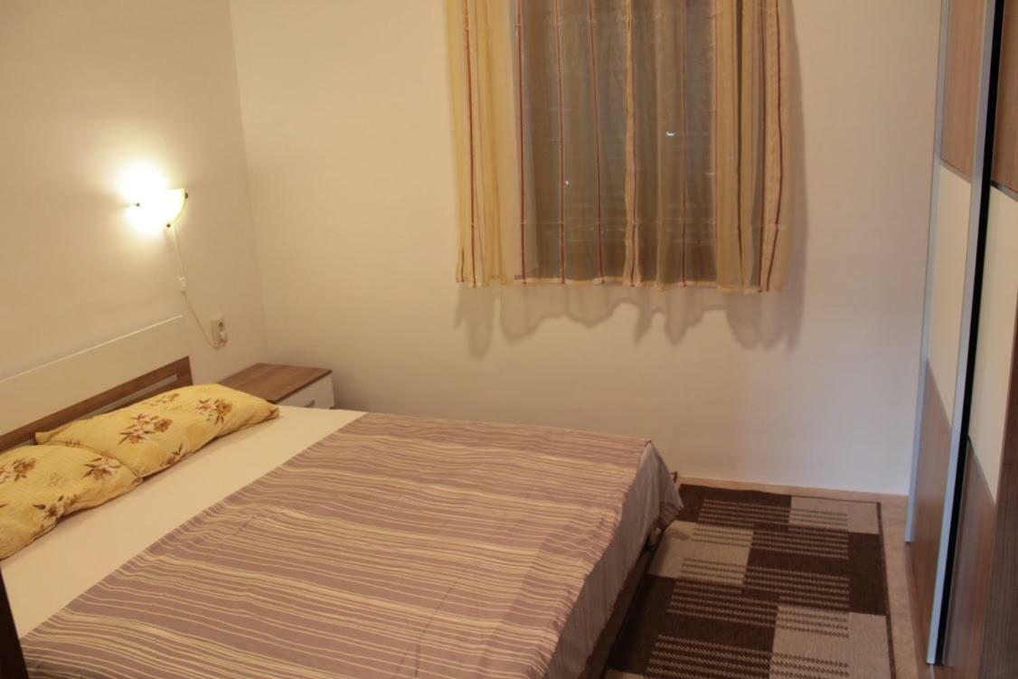 Apartmani Peko Паг Екстериор снимка