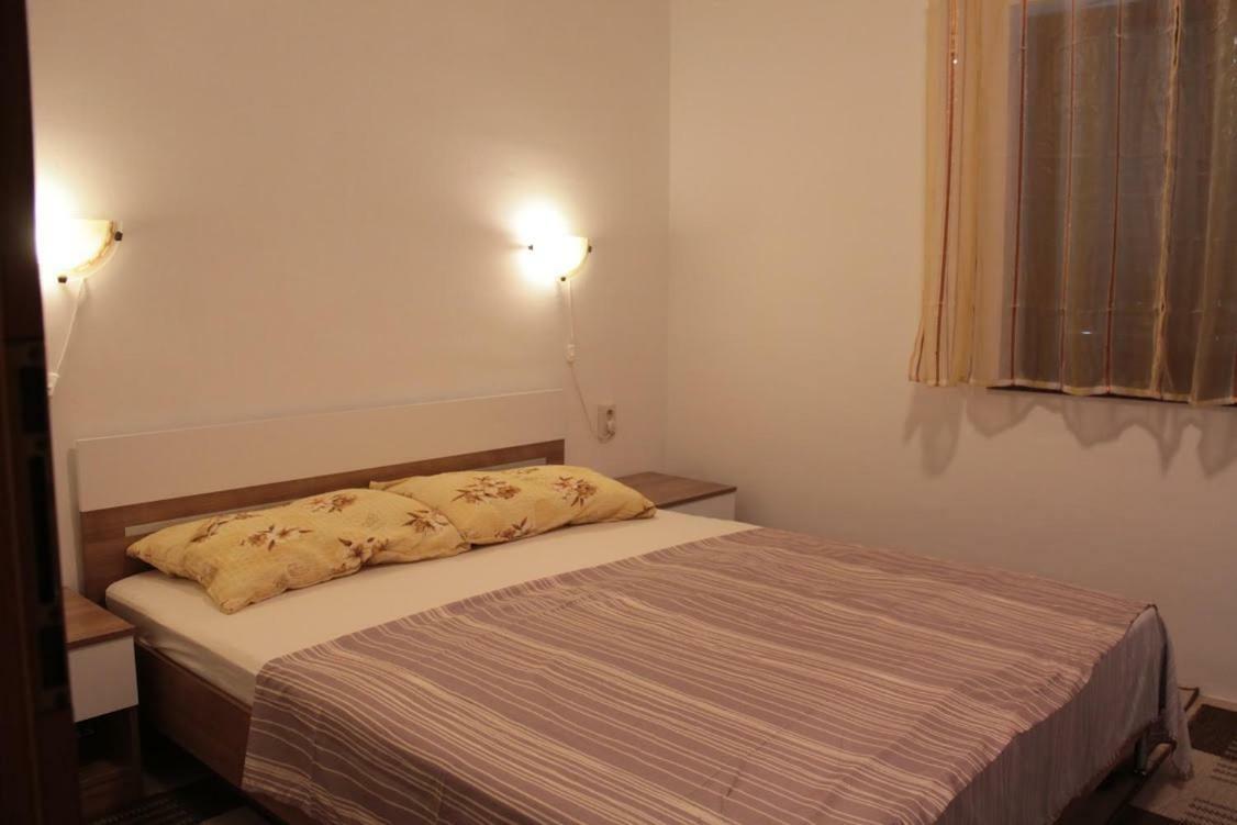 Apartmani Peko Паг Екстериор снимка